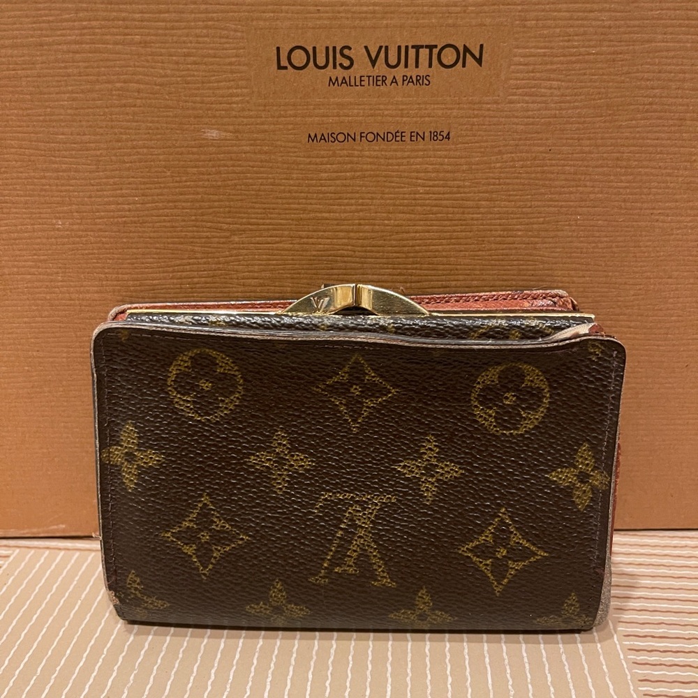 Authentic Louis Vuitton kisslock monogram Porte monnaie wallet